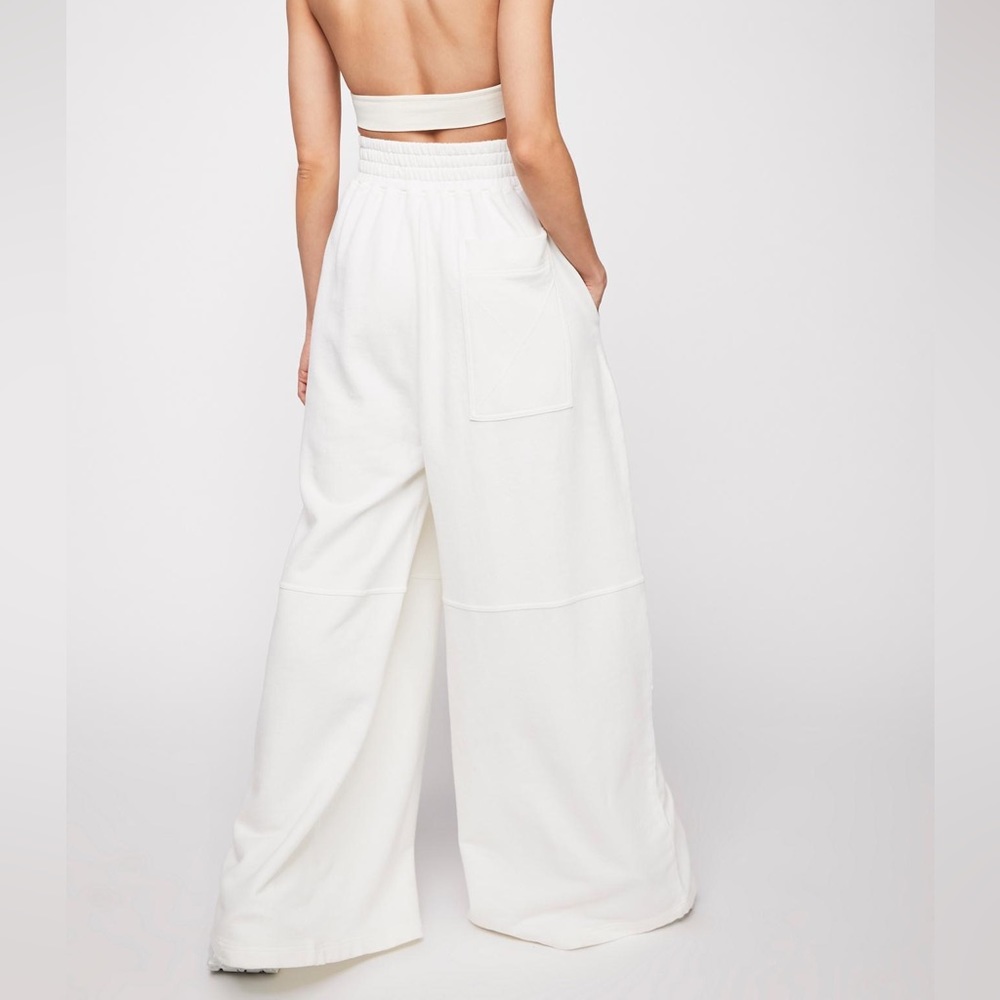 Free People Beach Sz. Medium wide leg Ruffle Waste Pant! Cotton White